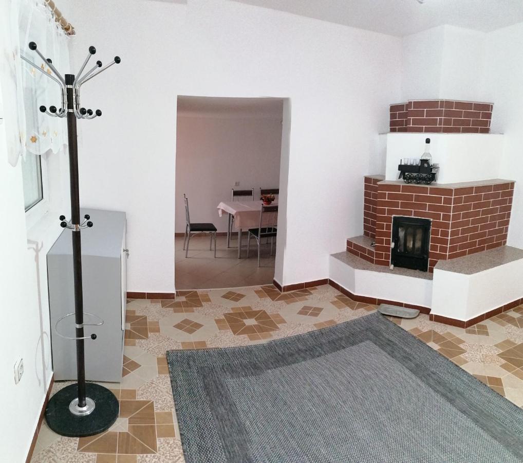 Ugralet Apartment Lunca de Sus Екстериор снимка