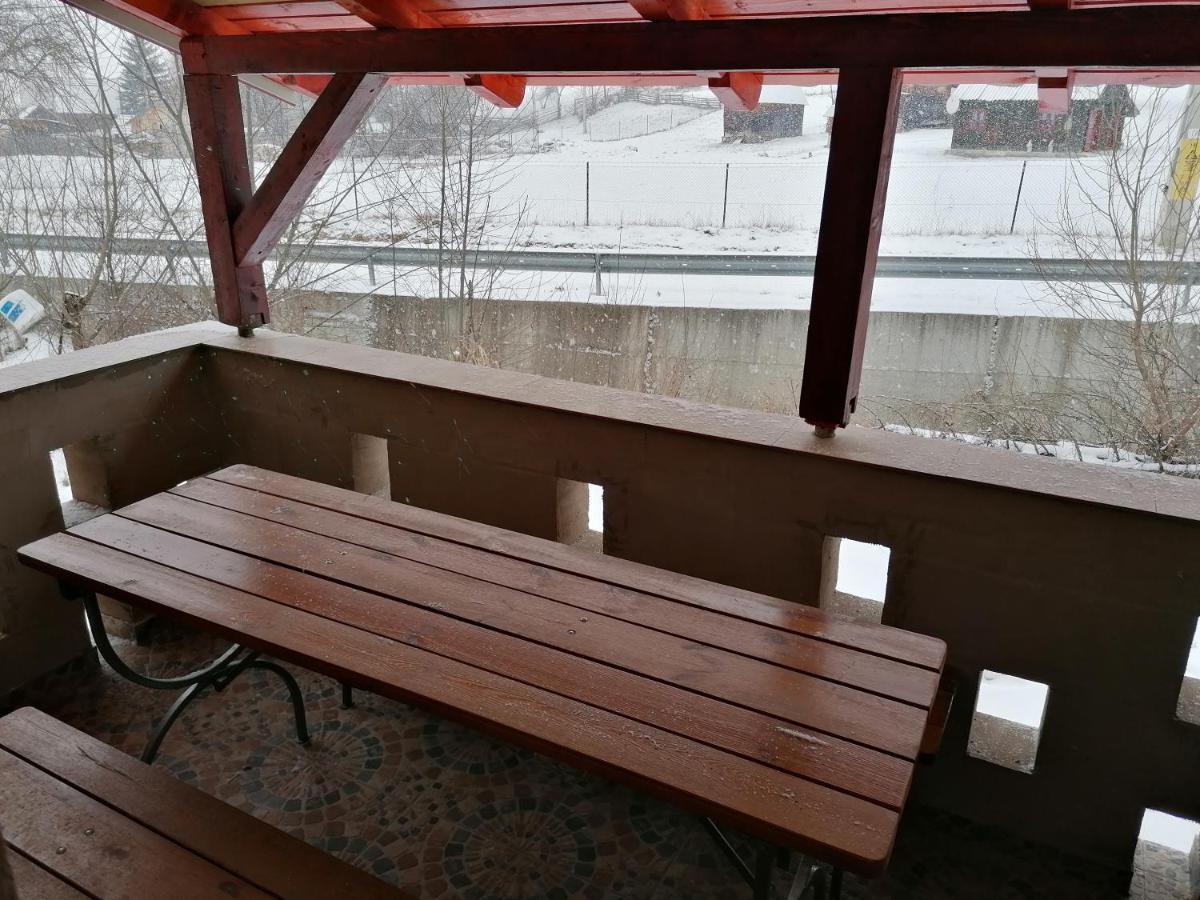 Ugralet Apartment Lunca de Sus Екстериор снимка